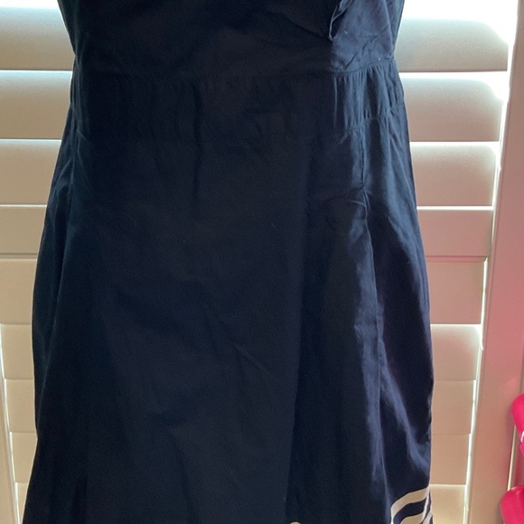 Chic Navy Dress with White Stripes - Picture 3 of 11